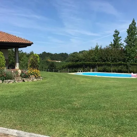Standing Villa In Hondarribia. וילה